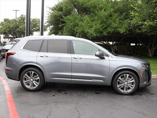 2022 Cadillac XT6 Premium Luxury FWD