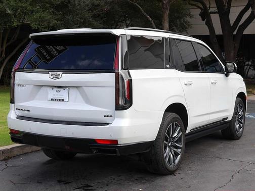 2022 Cadillac Escalade Sport