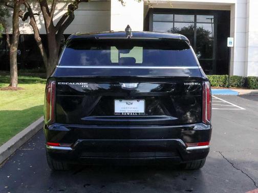 2025 Cadillac Escalade IQ Luxury 1