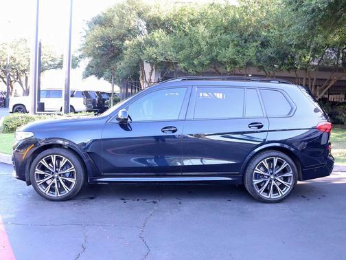 2022 BMW X7 M50i