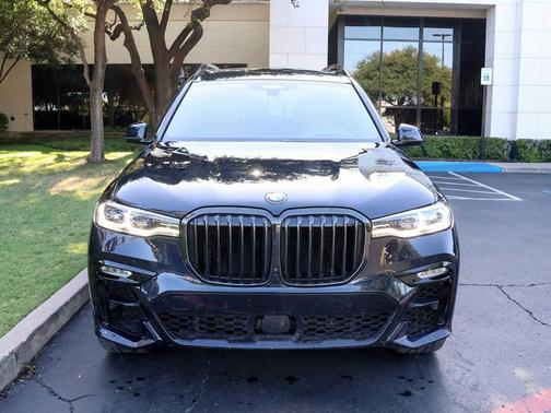 2022 BMW X7 M50i