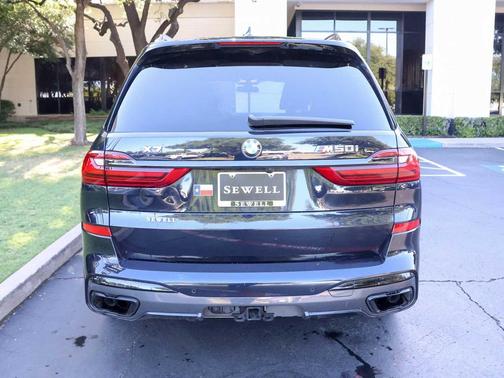 2022 BMW X7 M50i