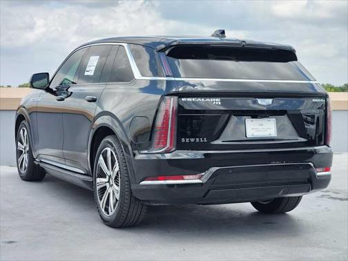 2025 Cadillac Escalade IQ Luxury 2