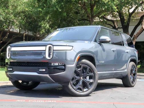 2024 Rivian R1S Adventure