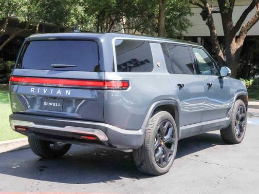 2024 Rivian R1S Adventure