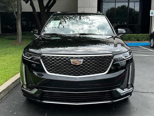 Stellar Black Metallic 2025 Cadillac XT6 Luxury FWD