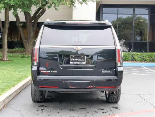 2018 Cadillac Escalade Luxury