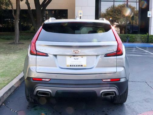 2023 Cadillac XT4 Premium Luxury