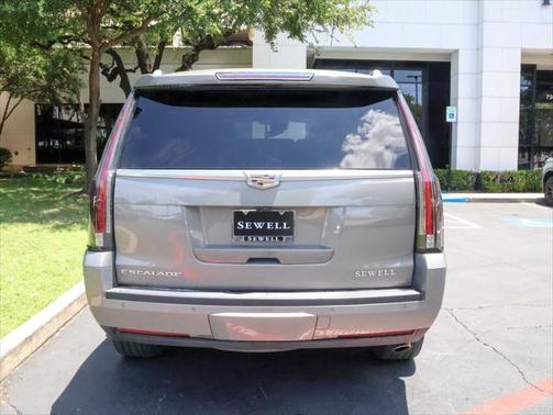 2018 Cadillac Escalade Luxury