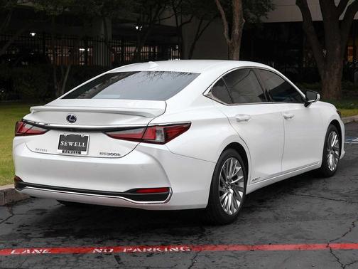 2021 Lexus ES 300h Ultra Luxury