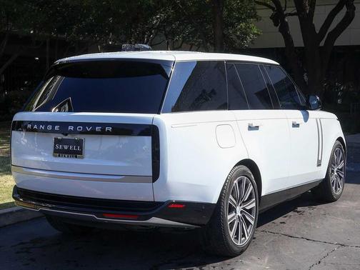 2025 Land Rover Range Rover P550e Autobiography