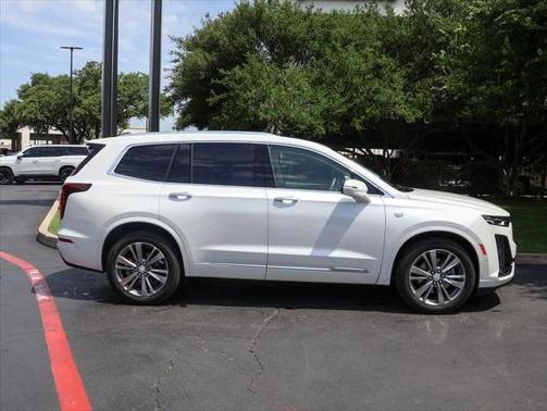 2022 Cadillac XT6 Premium Luxury FWD