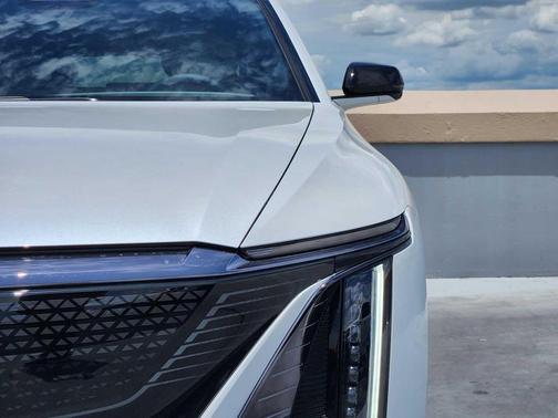 2025 Cadillac LYRIQ Sport