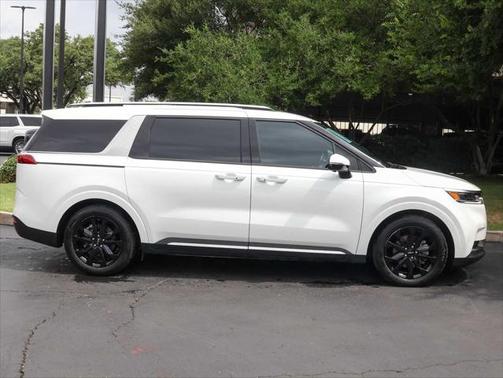 2023 Kia Carnival SX