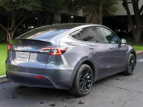 2022 Tesla Model Y Long Range Dual Motor All-Wheel Drive