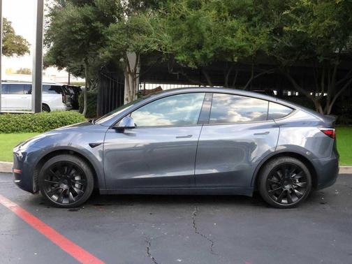 2022 Tesla Model Y Long Range Dual Motor All-Wheel Drive