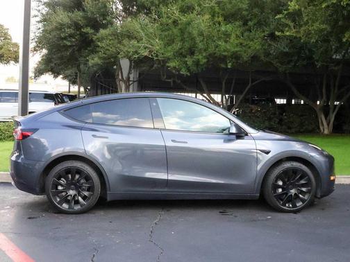 2022 Tesla Model Y Long Range Dual Motor All-Wheel Drive