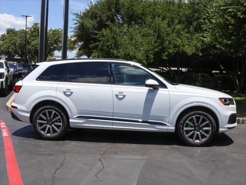 2022 Audi Q7 45 Premium Plus