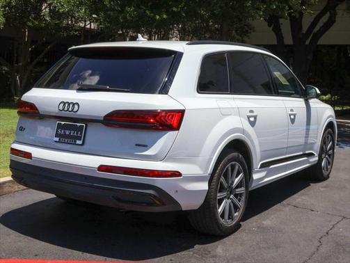 2022 Audi Q7 45 Premium Plus