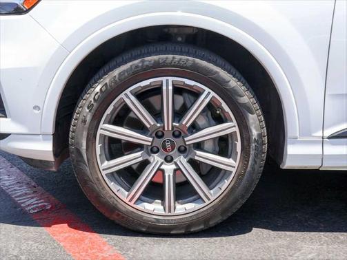 2022 Audi Q7 45 Premium Plus