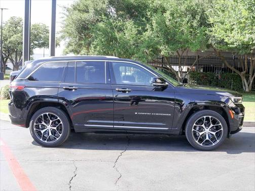 2022 Jeep Grand Cherokee Summit