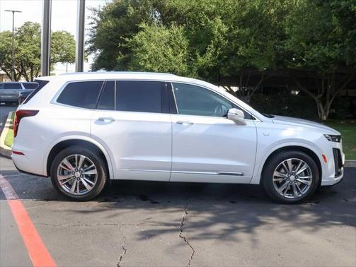 2022 Cadillac XT6 Premium Luxury FWD