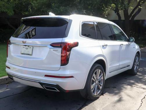 2022 Cadillac XT6 Premium Luxury FWD