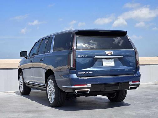 2026 Cadillac Escalade ESV Luxury