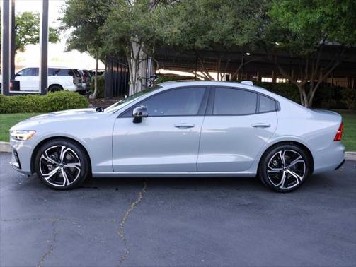 2024 Volvo S60 B5 Plus Dark Theme