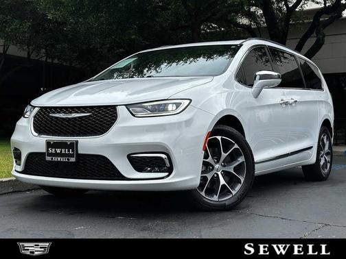 Bright White Clearcoat 2022 Chrysler Pacifica Limited