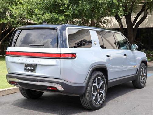 2023 Rivian R1S Adventure