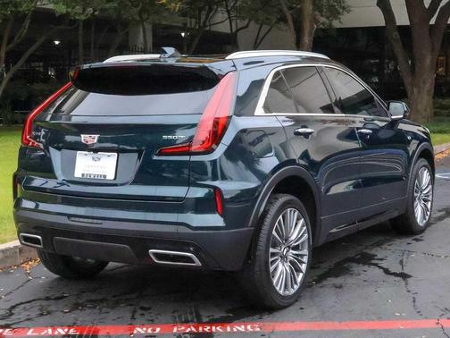2025 Cadillac XT4 Premium Luxury