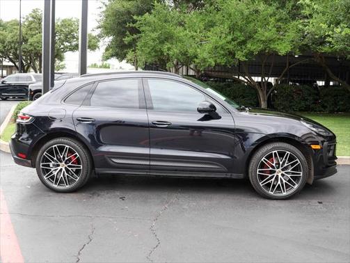 2023 Porsche Macan Base