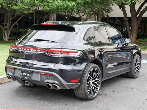 2023 Porsche Macan Base