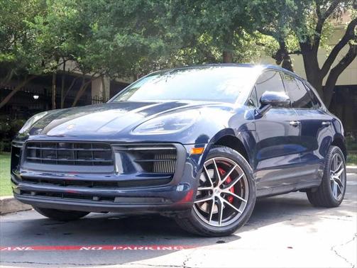 2022 Porsche Macan Base