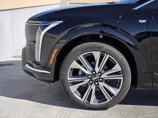 2025 Cadillac OPTIQ Luxury 2 AWD