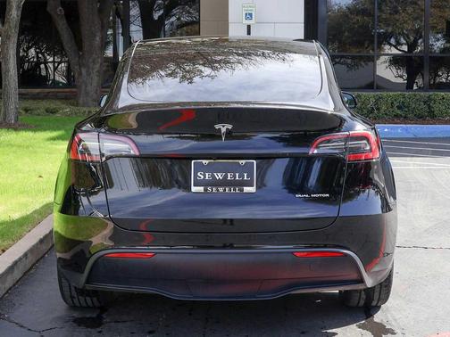 2022 Tesla Model Y Long Range Dual Motor All-Wheel Drive