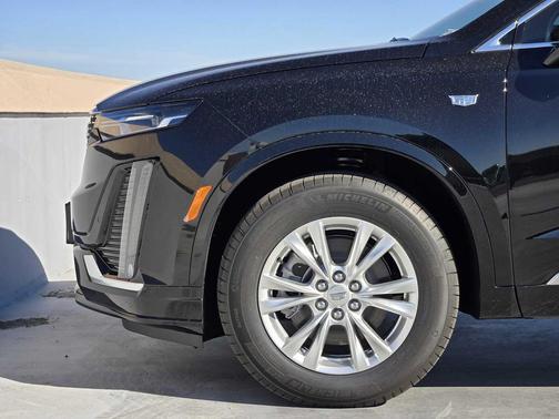 2025 Cadillac XT6 Luxury FWD