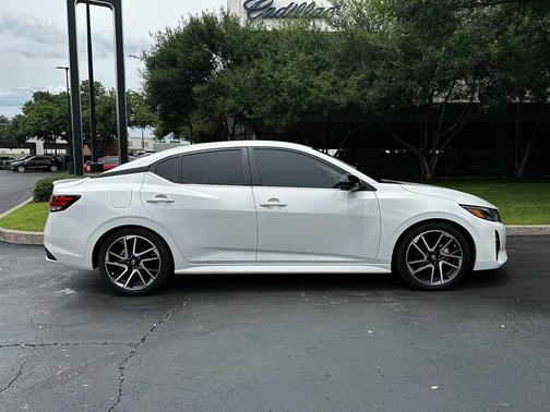 Aspen White Tricoat 2025 Nissan Sentra SR