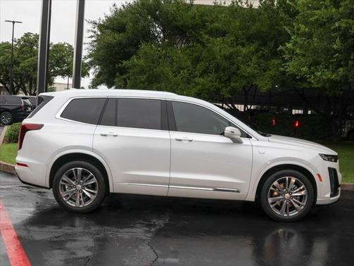 2022 Cadillac XT6 Premium Luxury FWD