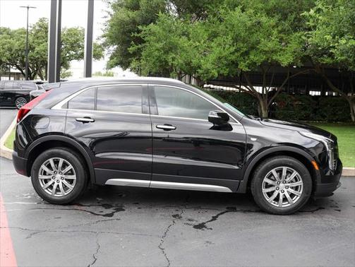 2022 Cadillac XT4 Premium Luxury