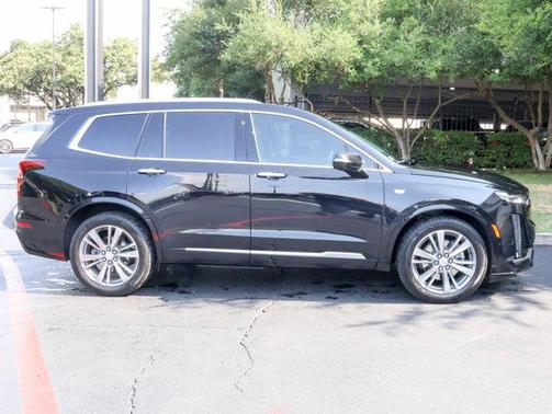 2022 Cadillac XT6 Premium Luxury FWD