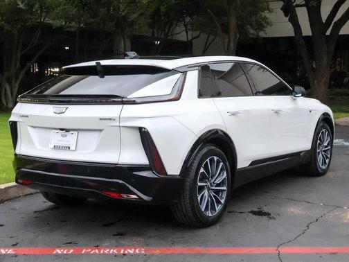 2024 Cadillac LYRIQ Sport