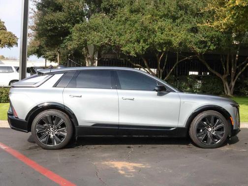 2025 Cadillac LYRIQ Sport