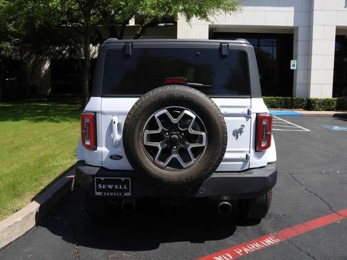 Oxford White 2023 Ford Bronco Outer Banks