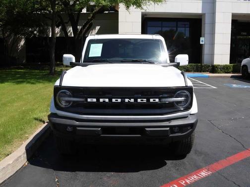 Oxford White 2023 Ford Bronco Outer Banks