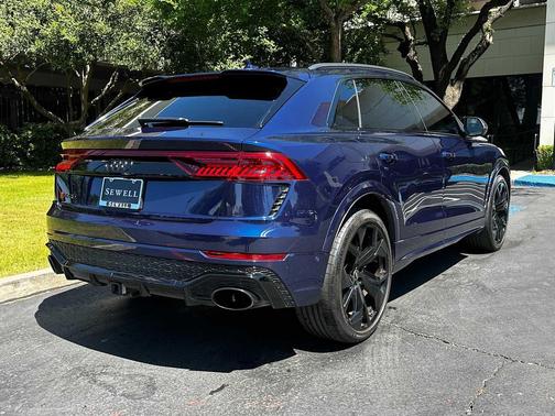 Navarra Blue Metallic 2022 Audi RS Q8 4.0T