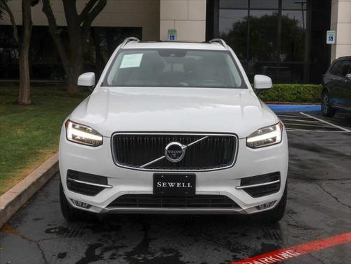 2017 Volvo XC90 T6 Momentum