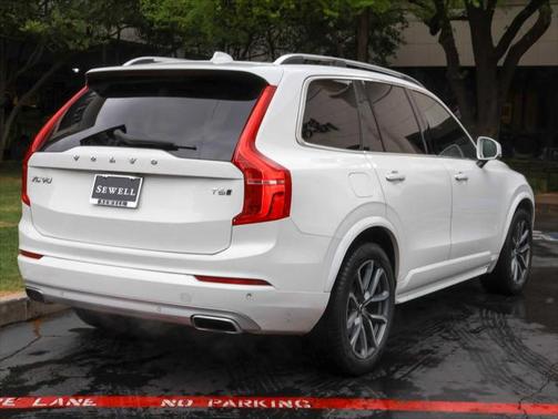 2017 Volvo XC90 T6 Momentum
