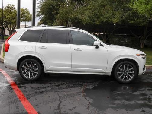 2017 Volvo XC90 T6 Momentum